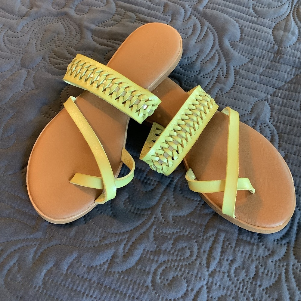 Universal Threads Lissie Woven Toe Ring lime green slide sandal | women’s size 5